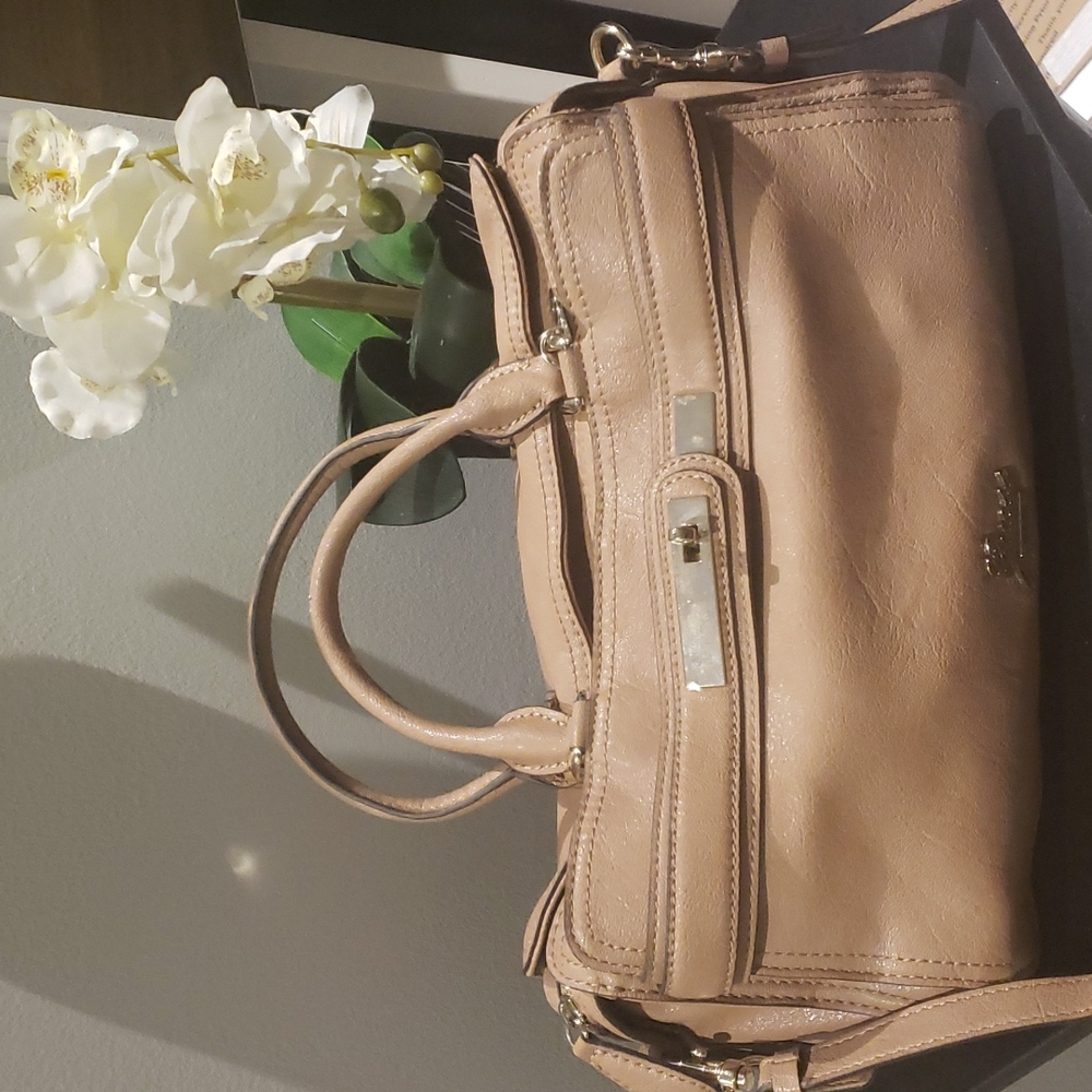 ❣️💫MARK DOWN💫❣️ Guess Tan handbag
